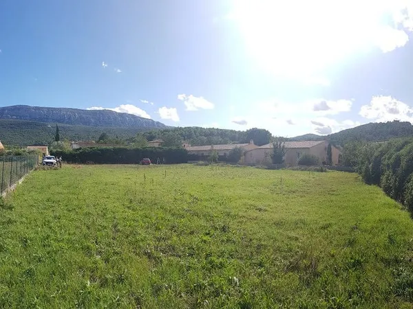 Terrain 252 m²