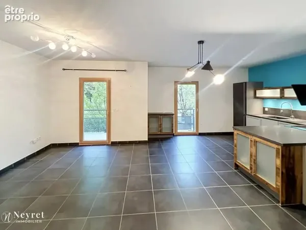 Saint-Etienne/ La Terrasse Dans petite copropriétée récente de 2011 appartement de type T2 de 54m2 t