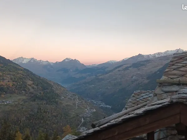 Sainte Foy: LOCAL ATYPIQUE+ cage ascenseur sur 3 étages À TRANSFORMER EN LOGEMENT AU PIED DES PISTES