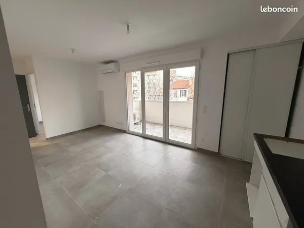 Appartement T2 neuf métro Chartreux, parking possible