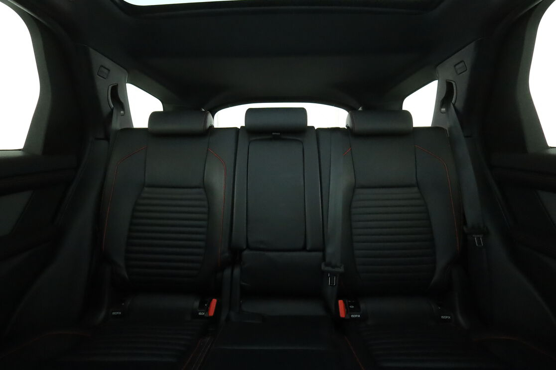 Land Rover Discovery Sport P300e PHEV AWD R-Dynamic SE Auto — photo 14