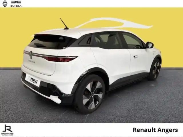 Renault Megane e-tech electric ev40 130ch equilibre standard charge — photo 5