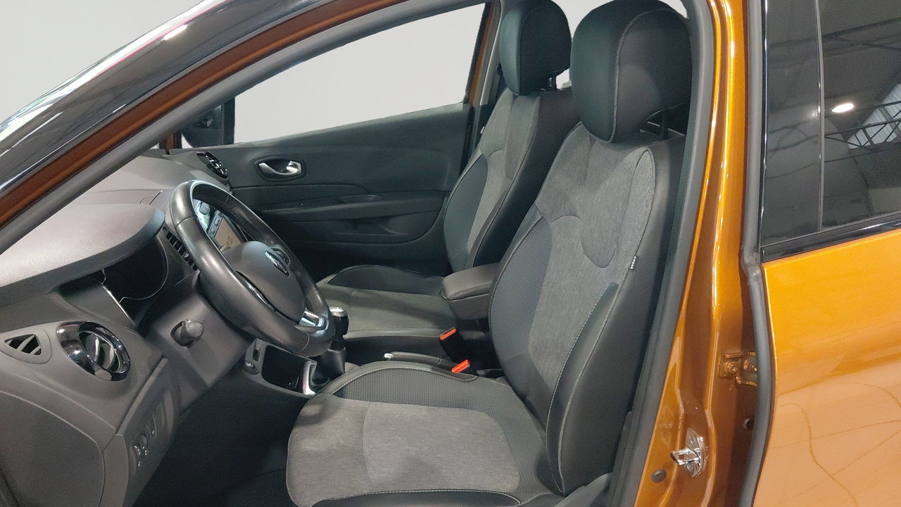 Renault Captur TCe 130 FAP — photo 11