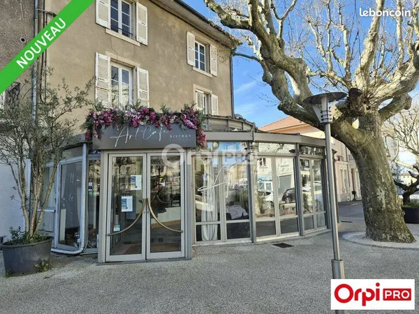 Local commercial 208 m²