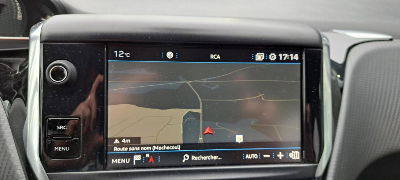 Peugeot 2008 puretech 130 s&s eat6 gt line — photo 15