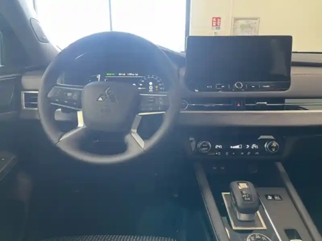 Mitsubishi Outlander 2.4 phev invite auto 4wd — photo 13
