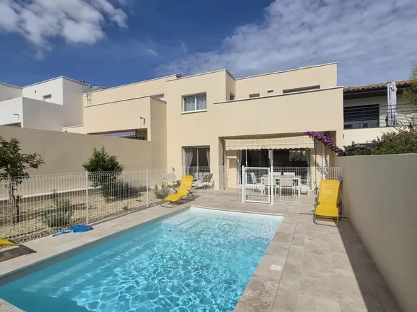 VILLA MEUBLÉE À ÉTRENNER DE TYPE 5 avec PISCINE et GARAGE