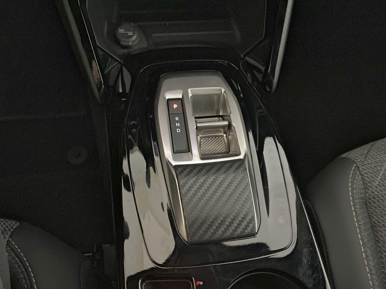 Peugeot 2008 hybrid 145 ch e-dcs6 allure — photo 17