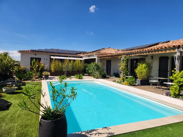 Très belle villa en position dominante et activité chambres