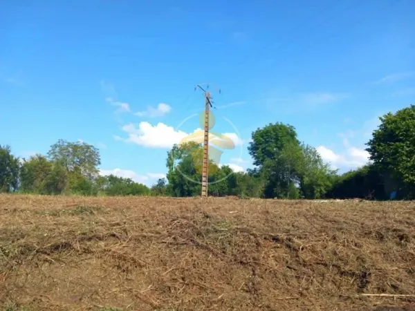 Terrain 2055 m²