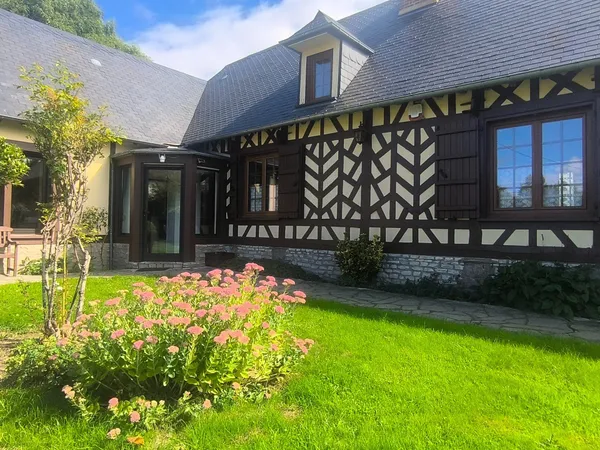 MAISON DE CARACTERE