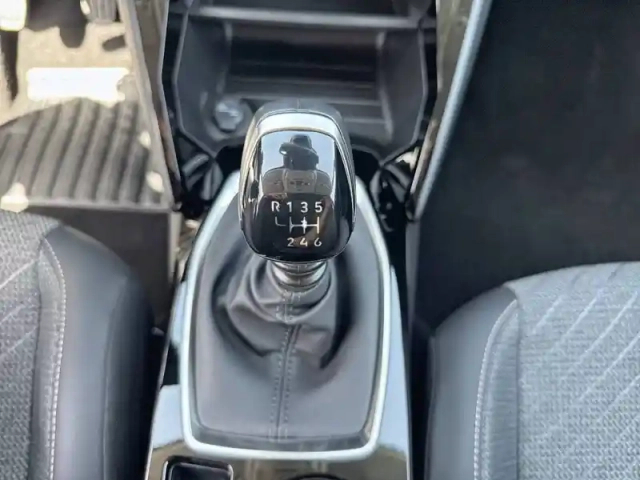 Peugeot 208 turbo 100 ch bvm6 — photo 14