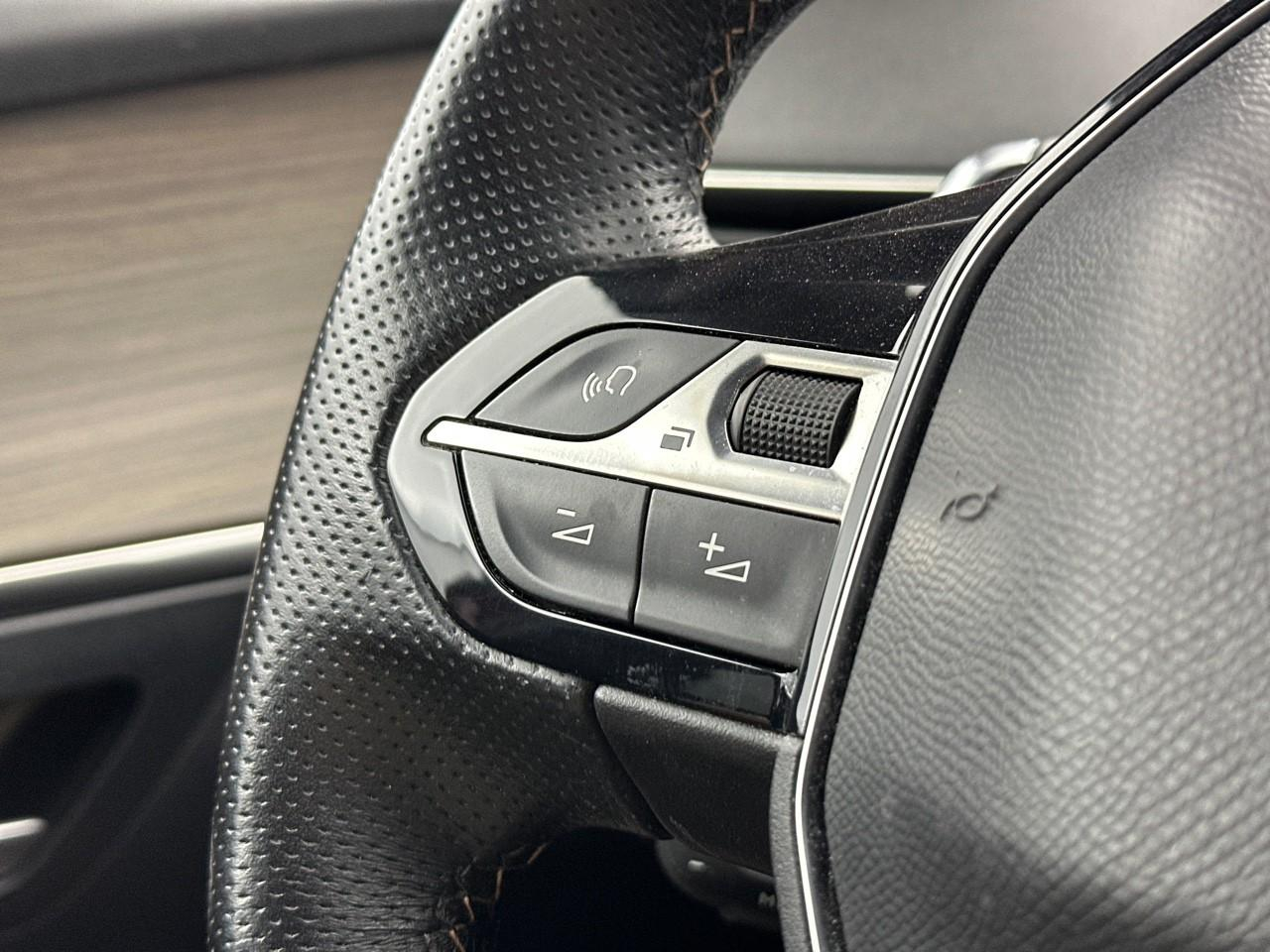 Peugeot 3008 hybrid4 300 e-eat8 gt — photo 18