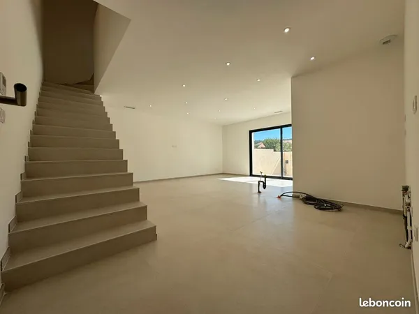 Maison contemporaine neuve - près du pont du gard
