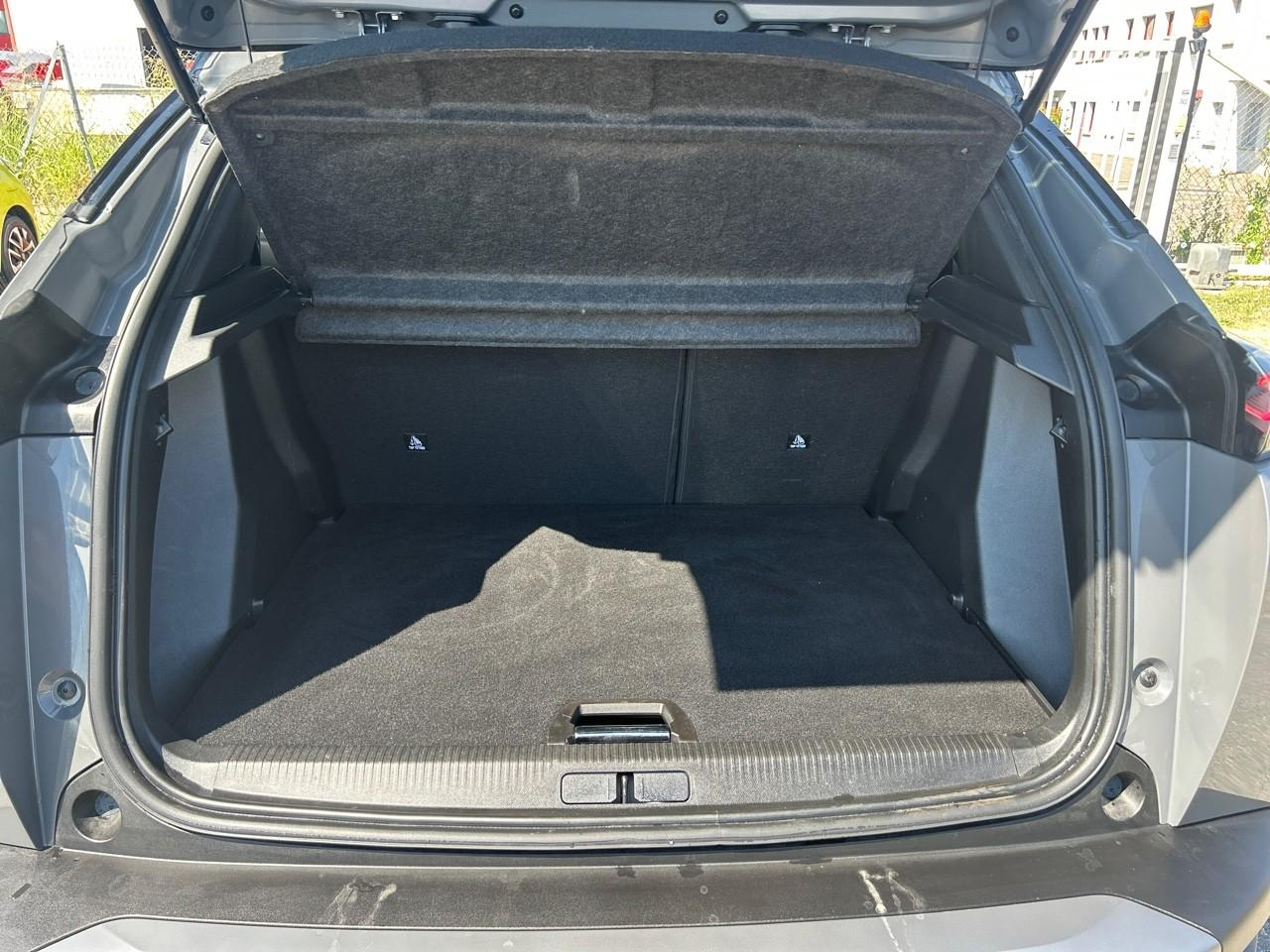 Peugeot 2008 e-2008 156ch 54 kwh gt — photo 6