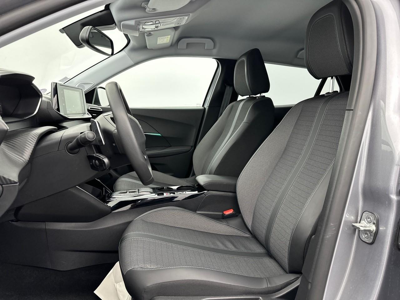 Peugeot 2008 puretech 130 s&s eat8 allure — photo 9