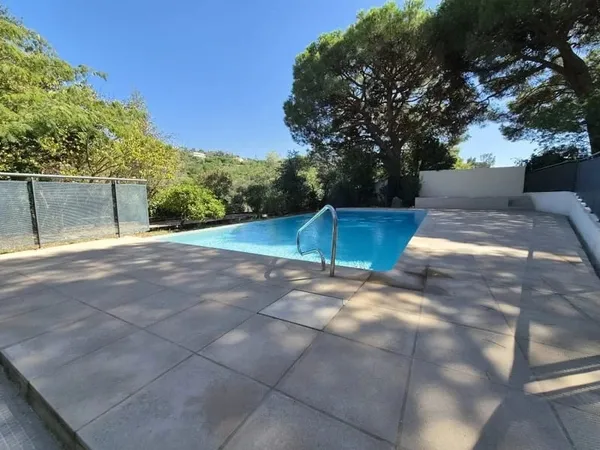 CANNES, Appartement 2 Pièces, Terrasse, Jardinet , Parking, Piscine