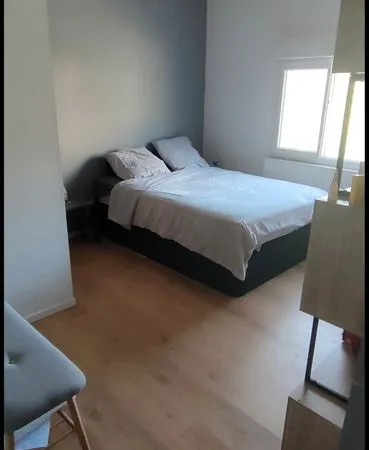 Maison mitoyenne à louer avec jardin