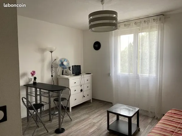 Studio meublé 21 m² + Parking extérieur