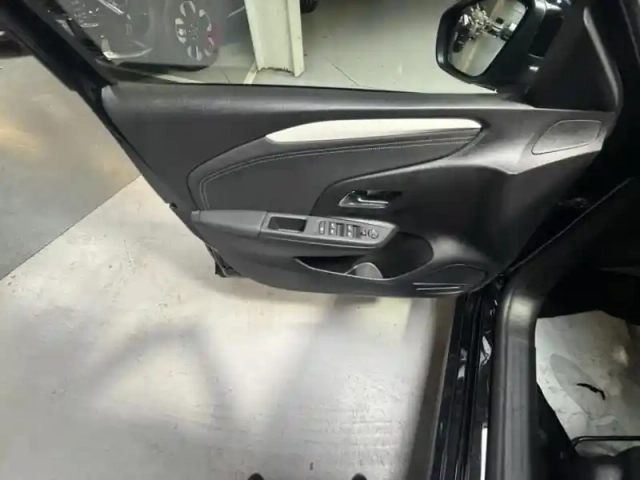 Opel Corsa 1.2 turbo 100ch gs — photo 9