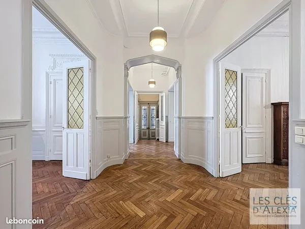 Appartement 5 pièces 151 m²