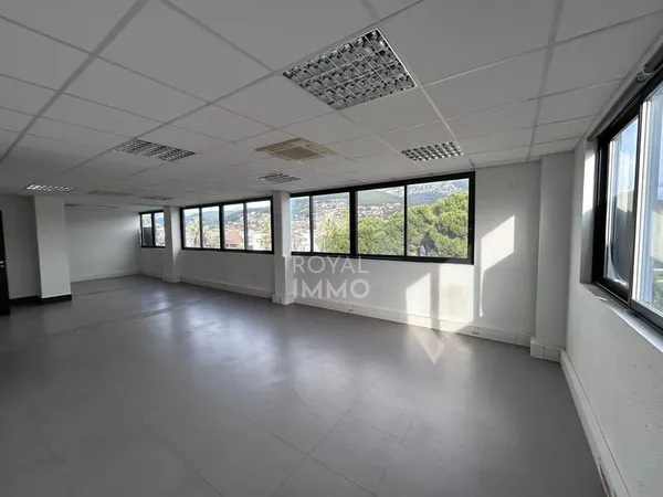 LA VALETTE DU VAR - Bureaux de 165m2 en zone d'activité