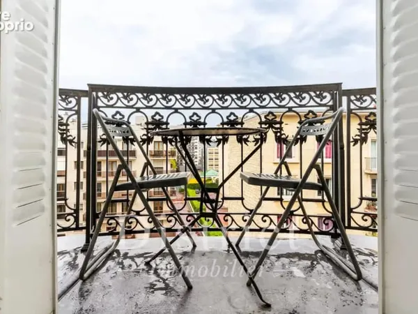 Rue Desnouettes. Superbe appartement 65 m². Vue dégagée et balcon.