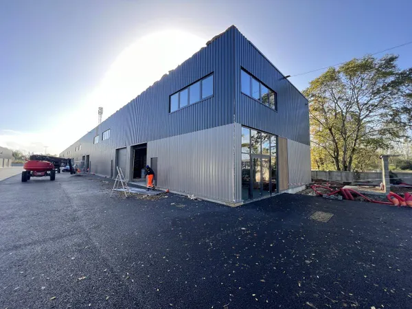 Local d'activité 7370 m²