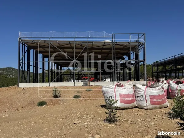 Local d'activité 364 m²