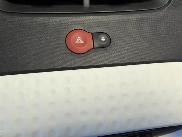 Renault Twingo iii e-tech — photo 37