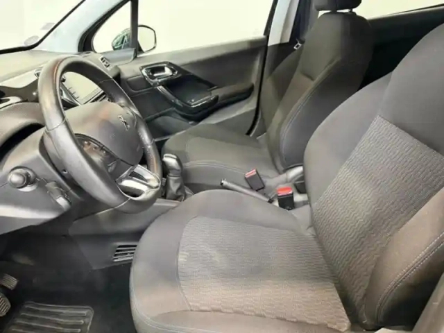 Peugeot 208 1.2  82 style 5 portes gps radar carplay — photo 9