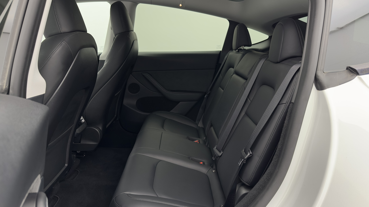 Tesla MODEL Y Standard RWD — photo 30