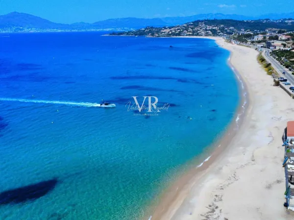 Ensemble immobilier, emplacement d'exception.