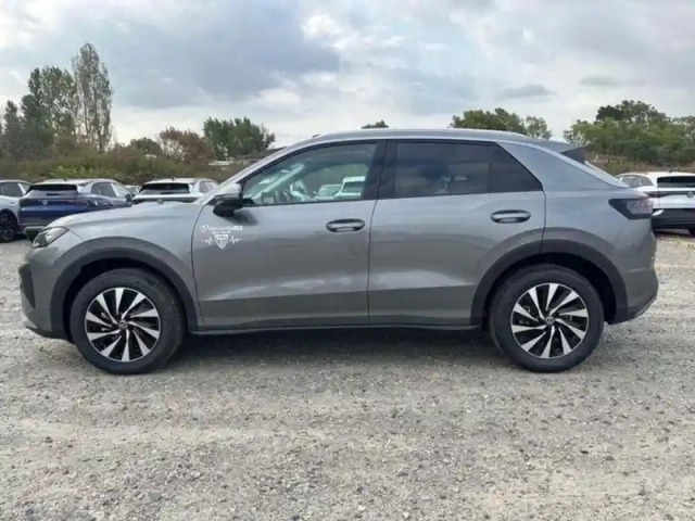 Volkswagen T-Roc fl nouveau nf 1.5 etsi hybrid 116ch d — photo 2