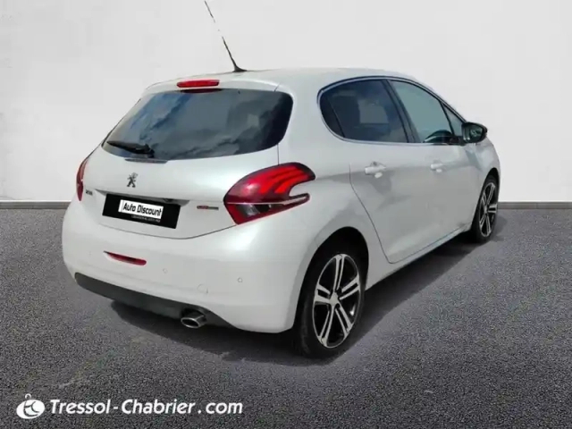 Peugeot 208 1.2 puretech 110ch s&amp;s bvm5 gt line — photo 2