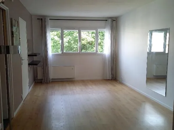 Particulier Loue F1 à Maurepas 695 euros