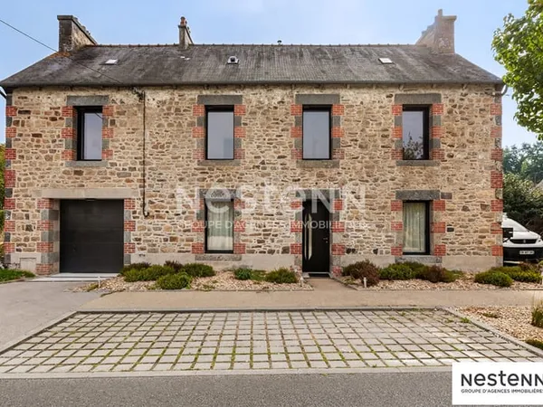 Maison Plaintel entièrement rénovée, 4 chambres, salle de bains et salle d'eau, garage, terrasse et 