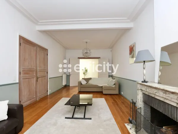 Maison 7 pièces 230 m²