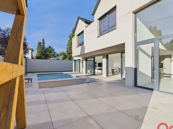 Maison 6 pièces 340 m²