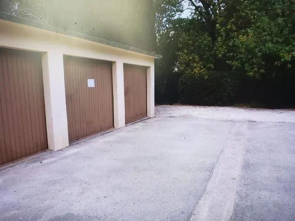 Garage dans copropriété "les Mimosas" Hyères