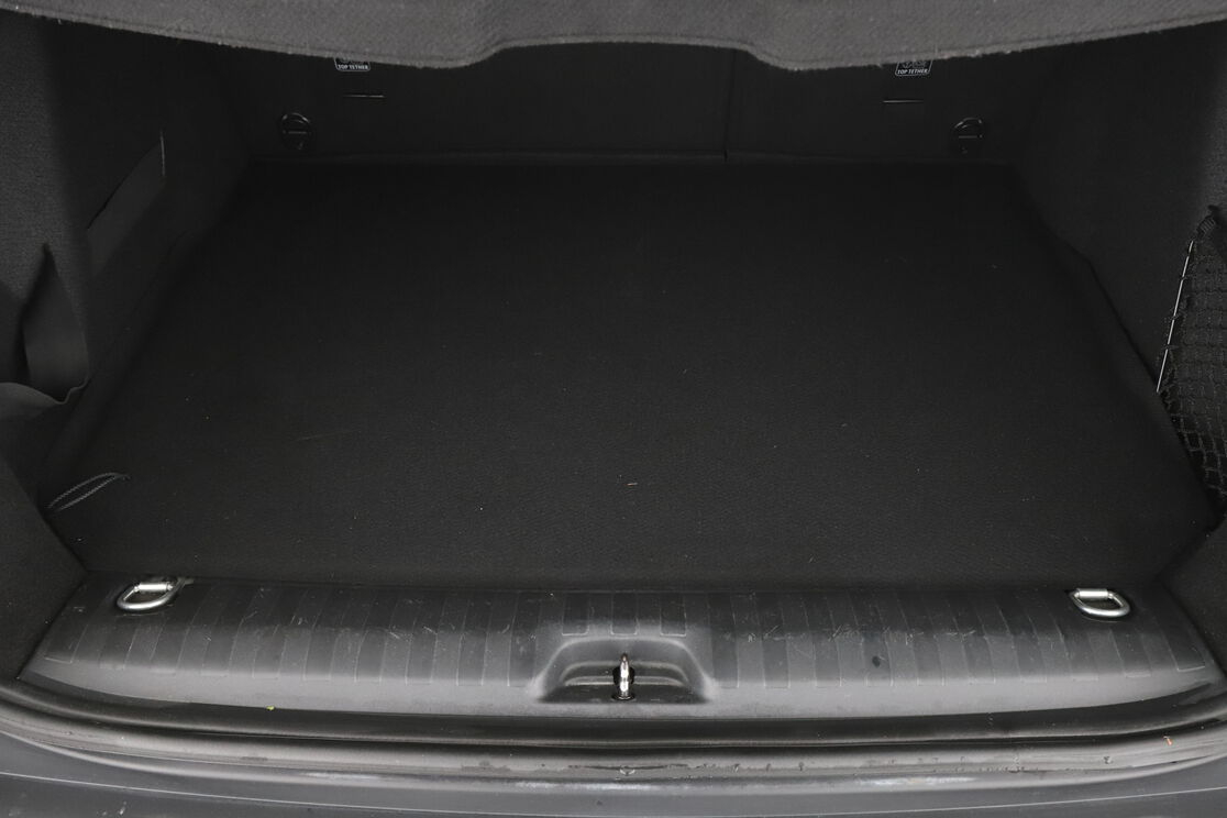 Peugeot 2008 1.5 Blue-HDi Allure EAT6 — photo 16