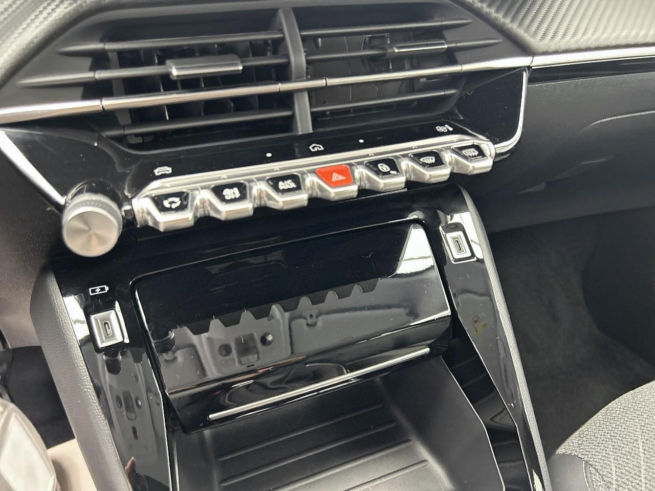 Peugeot 208 100 s&s bvm6 allure — photo 27