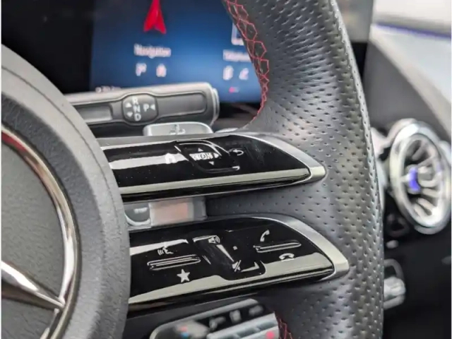 Mercedes Gla 250 e hybrid eq — photo 14