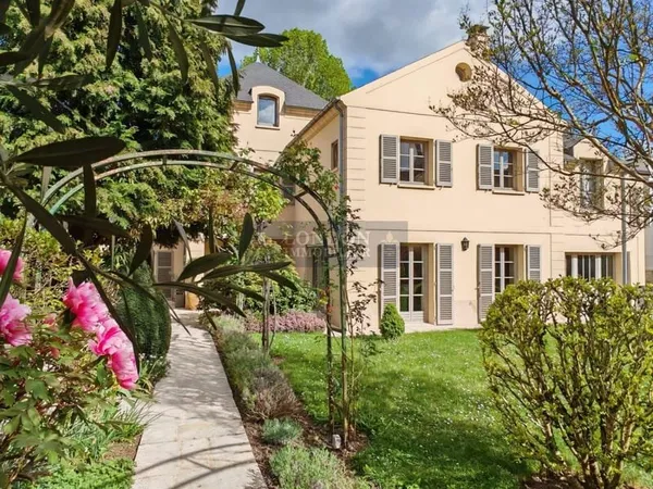 Maison 13 pièces 341 m²