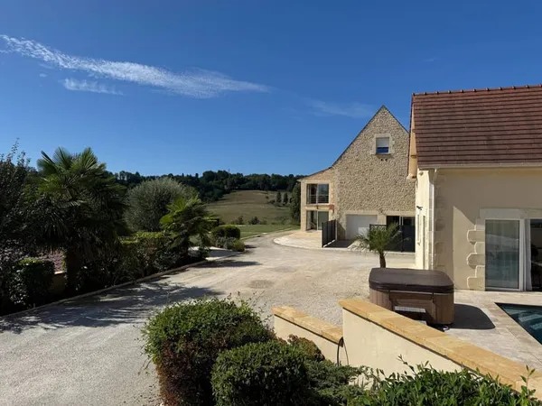 Maison 20 pièces 388 m²