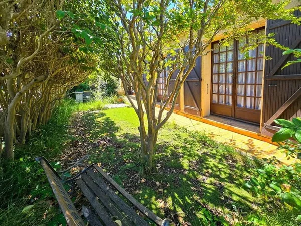 À Balaruc-les-Bains, maison familiale à fort potentiel avec jardin, à rénover selon vos envies.