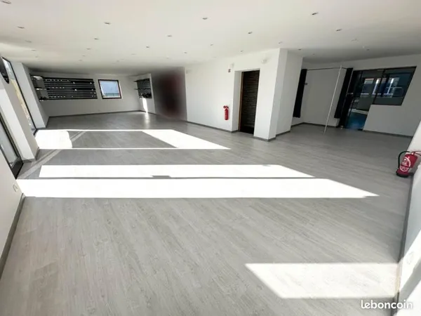 Lbureau ,local commercial de 140m carré a louer