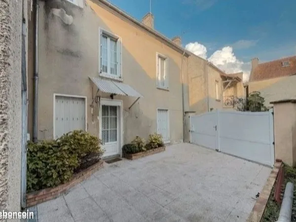 Maison de bourg proche commerces