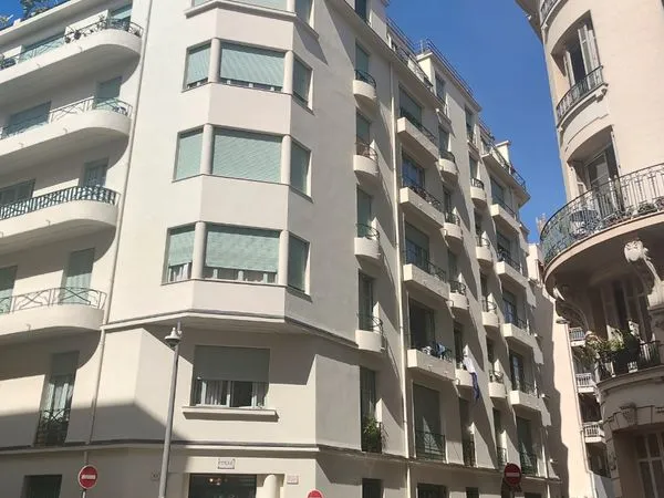 Appartement F1 .nice