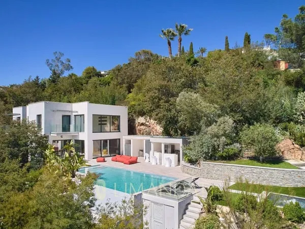 Villa 6 pièces 302 m²
